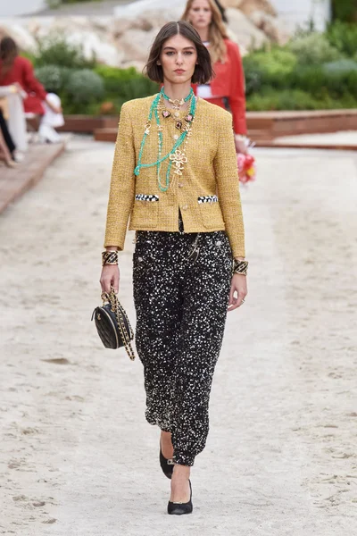 Look 13